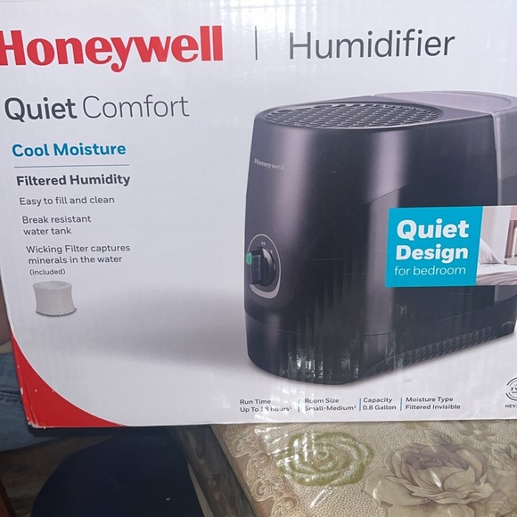 Quiet Comfort Cool Moisture Humidifier, HEV320B - Picture 2 of 5